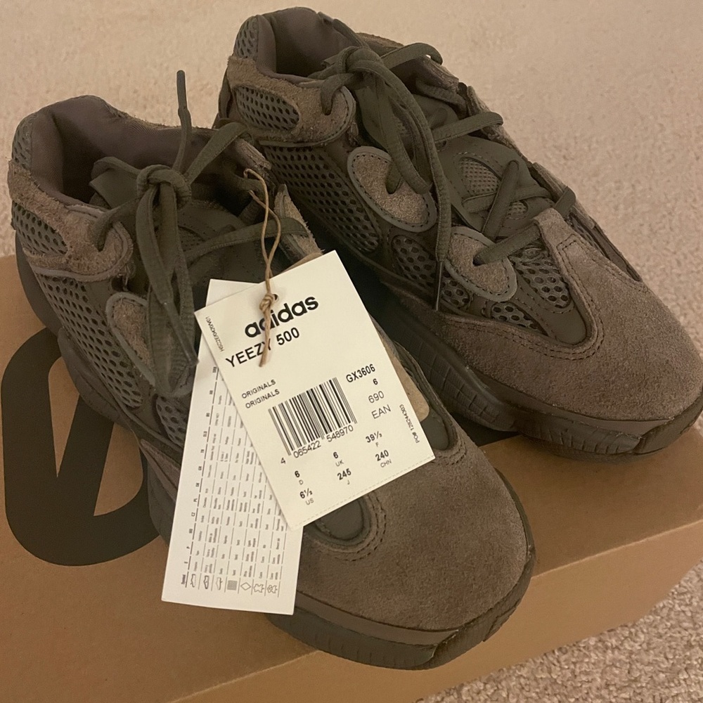 NWT Yeezy 500 Clay Brown